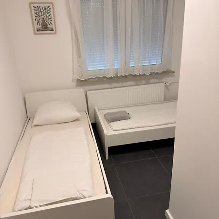Apartment Monteur-&businesshaus, 5 Schlafzimmer *