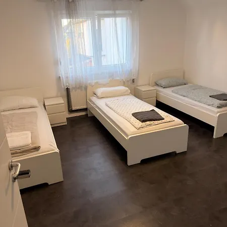 Apartment Monteur-&businesshaus, 5 Schlafzimmer