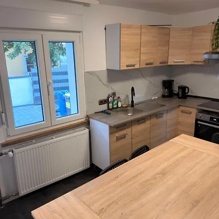 Monteur-&businesshaus, 5 Schlafzimmer *